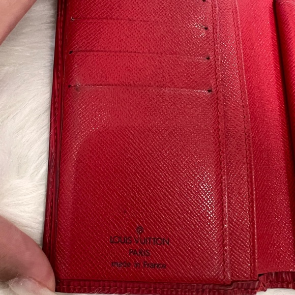 Louis Vuitton - Picture 12 of 17